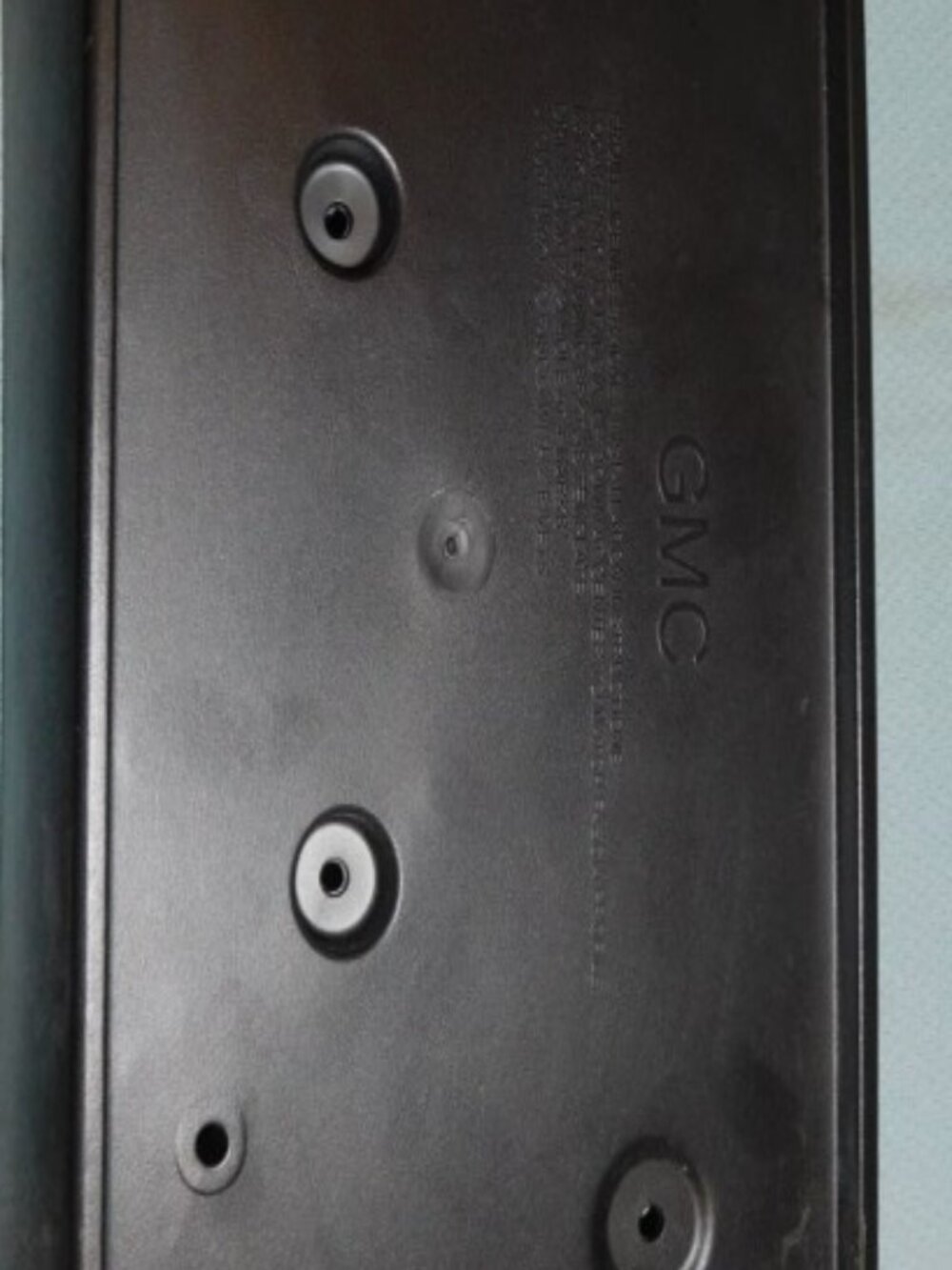 NOS Acadia Front License Plate Bracket Black 25851340 GM OEM